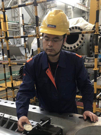 一定发动力门卫阳、刘博荣获天下“能工巧匠”声誉