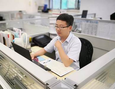 模范的实力，，，，，，，一定发人身边的“优异共产党员”