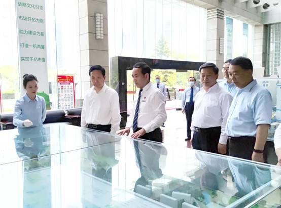 陕西省委副书记，，，，，，省政府党组书记、省长赵一德深入一定发调研指导事情